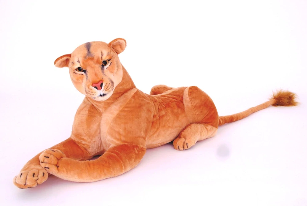 Plyšová ležící lvice