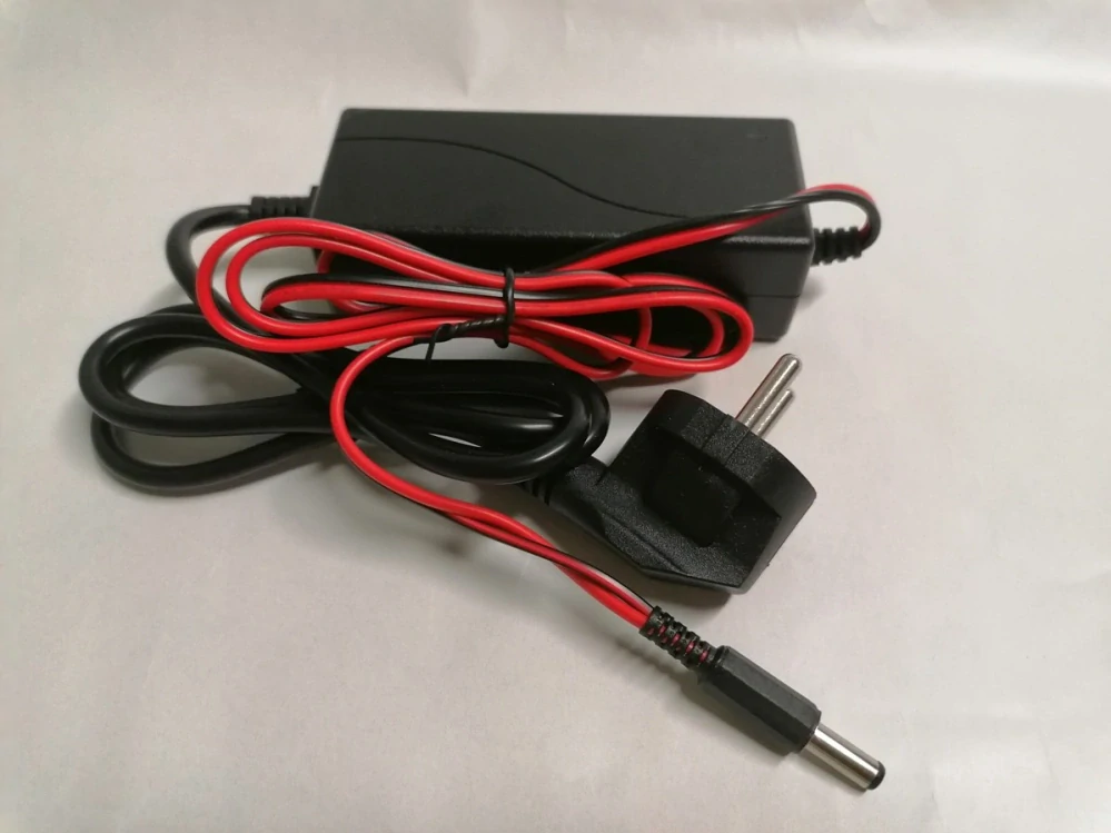 Adapter pro nabíjení dětských elektrických vozítek 24 V/800mAh s Jackem a kontrolkou