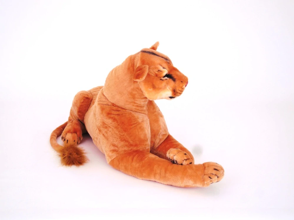 Plyšová ležící lvice