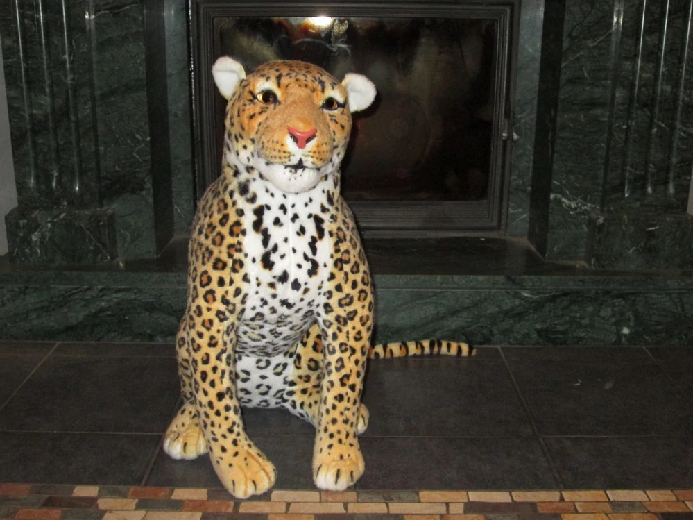 Plyšový leopard sedící