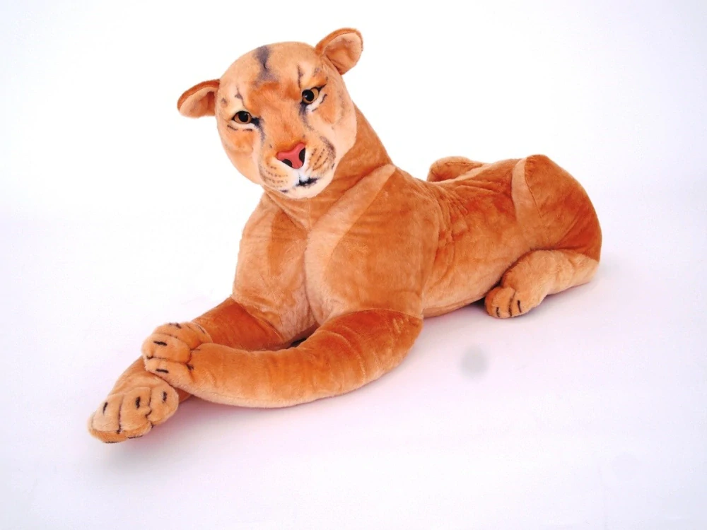 Plyšová ležící lvice