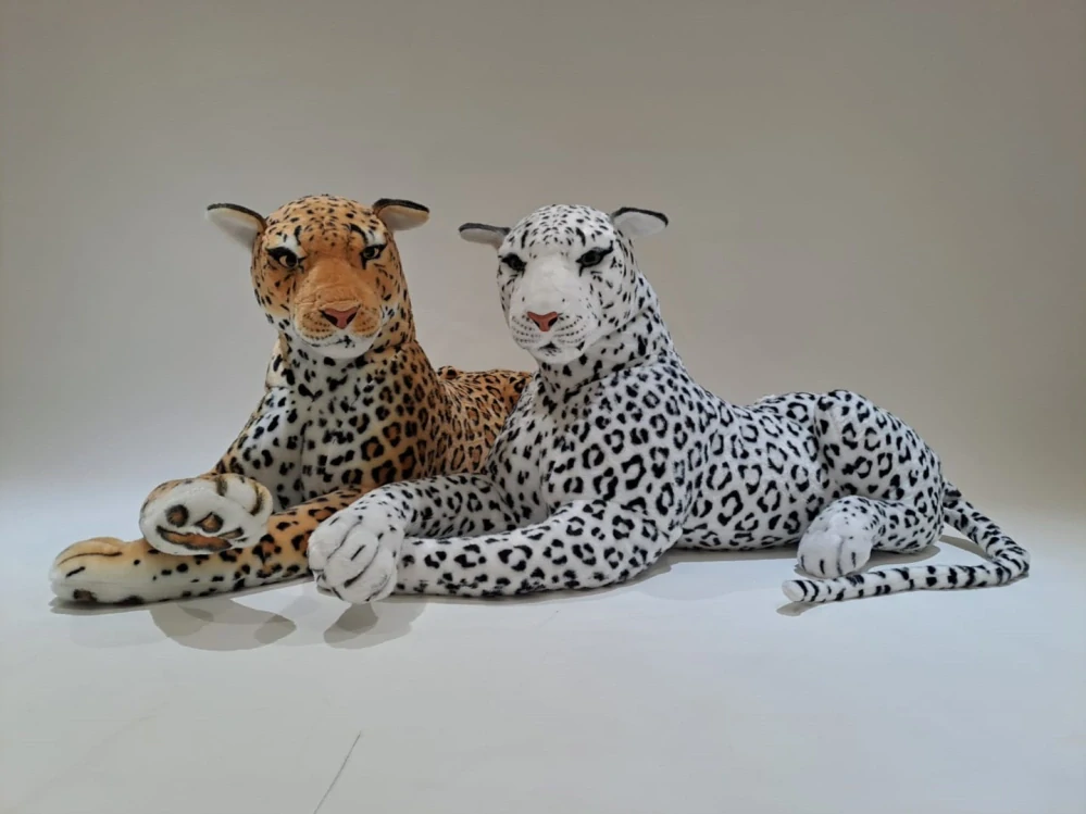 Plyšový ležící leopard