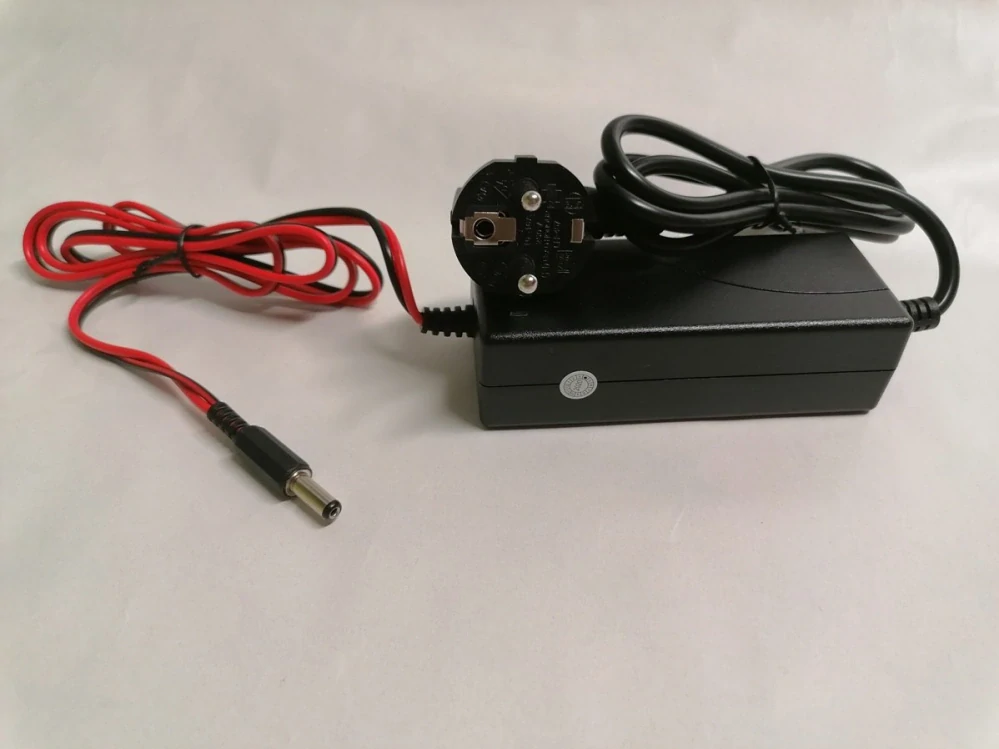 Adapter pro nabíjení dětských elektrických vozítek 24 V/800mAh s Jackem a kontrolkou