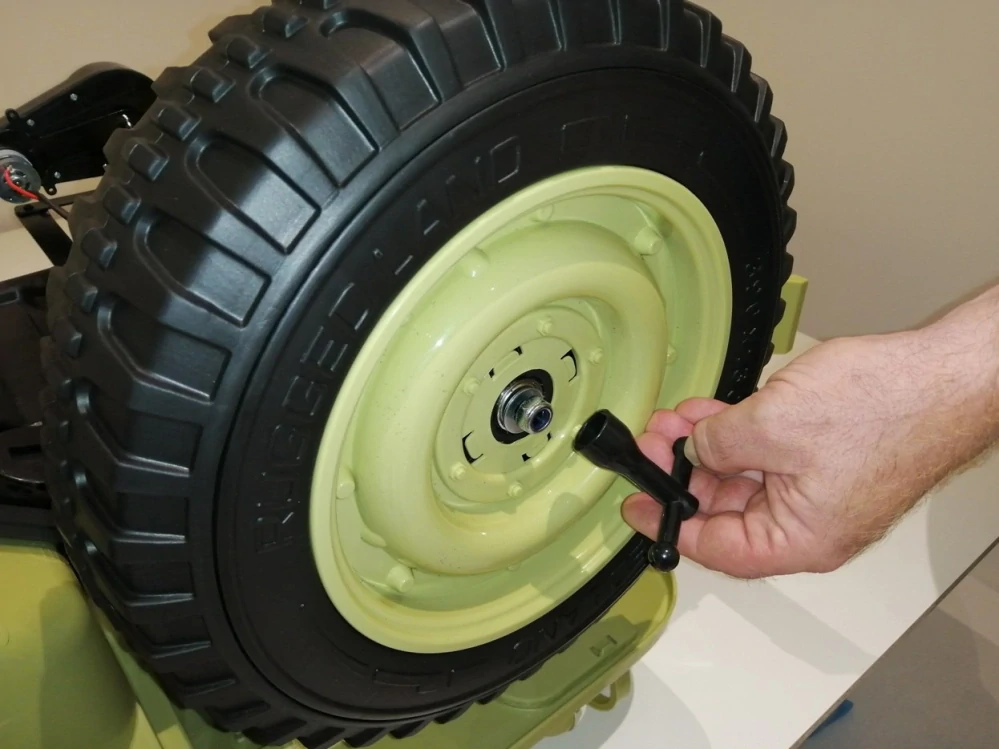 Čtyři kola pro vojenský mini Jeep Willys MB s 2,4G
