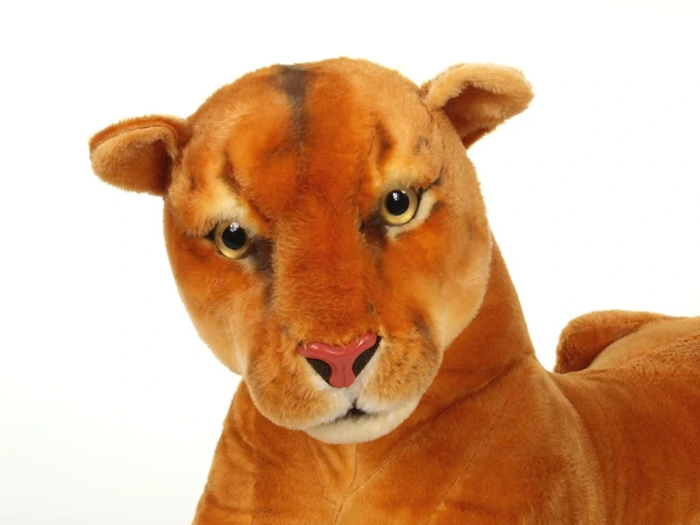 Plyšová ležící lvice