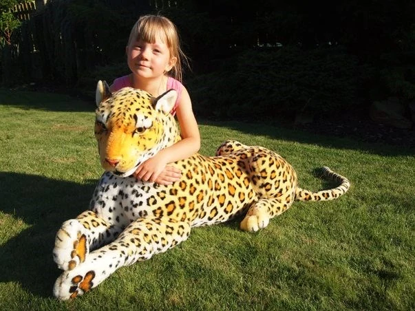 Plyšový ležící leopard