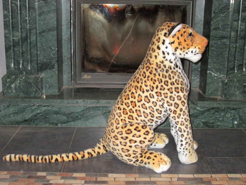 Plyšový leopard sedící