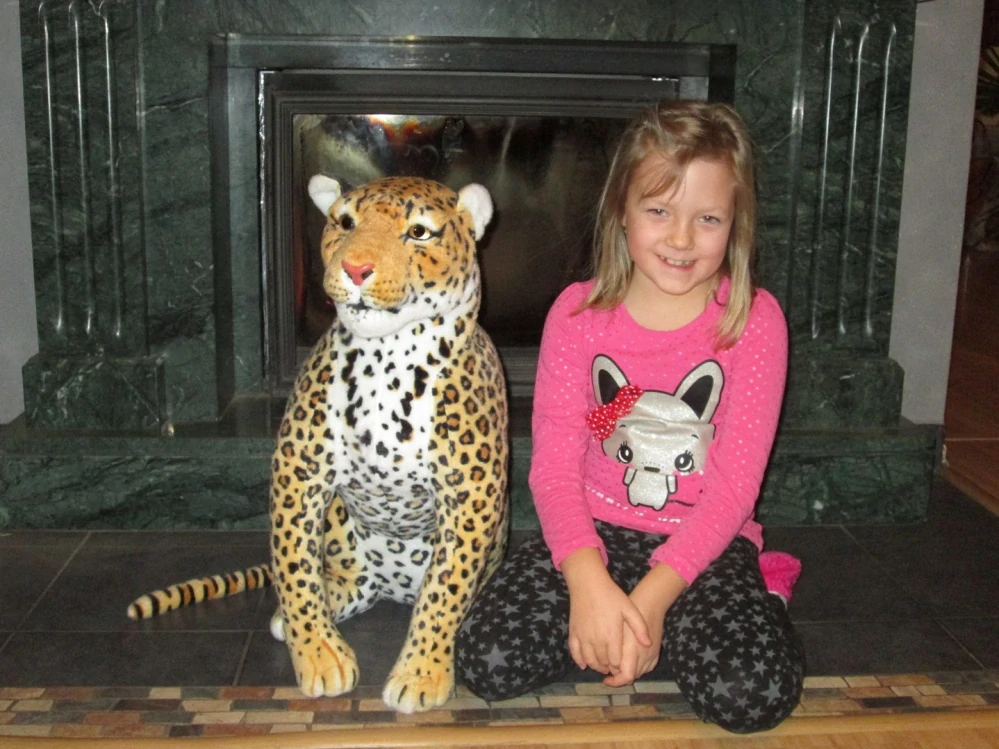 Plyšový leopard sedící