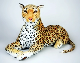 Plyšový ležící leopard