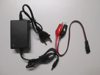 Adapter k nabíjení gelových baterií 12V ( 1,3 - 40Ah) s kontrolkou nabíjení