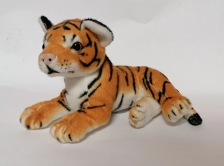 Plyšový tygřík hnědý ležící
